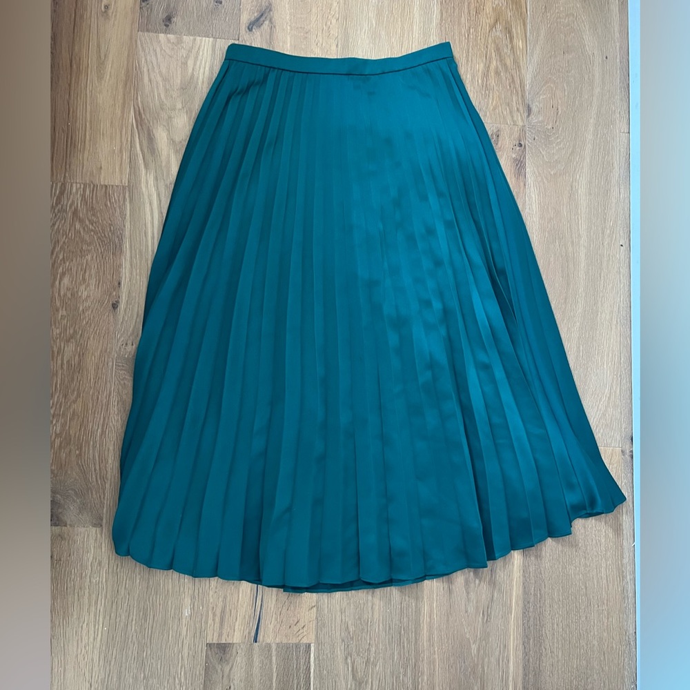 NWT - J.Crew - Pleated Skirt - Size 2